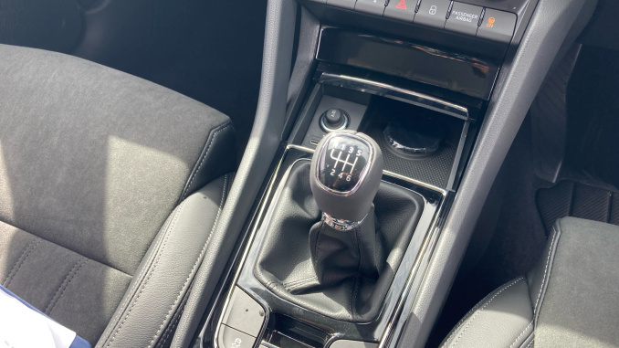 Skoda Karoq 1.5 TSI SE Edition 5dr Petrol Estate - Image 14